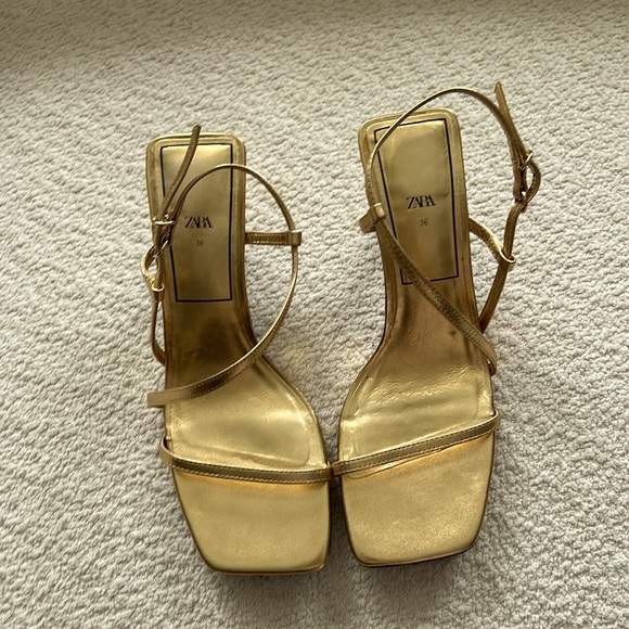 Gold strappy sandals - Picture 4 of 6